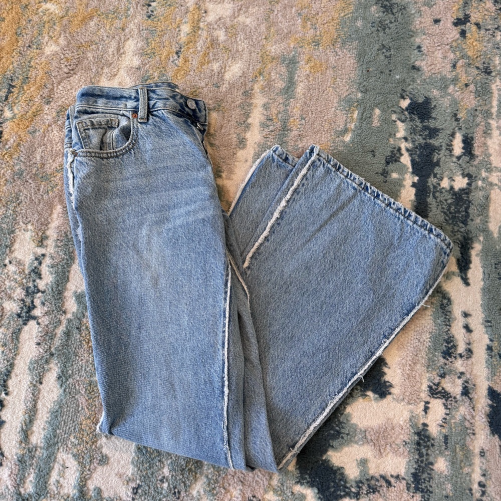 PacSun low ride flare jeans 
Worn once
Size 26 but fit more like a 25